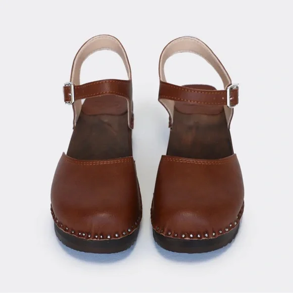 Good guys don’t wear leather Sofia clog sandals brown